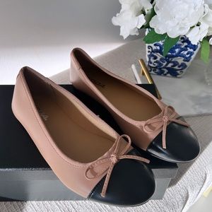 Cap toe ballet flats nude & black